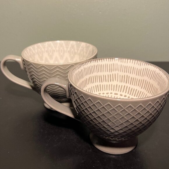 Two (2) SIGNATURE HOUSEWARES Mauve Gray Textured Embossed Pedestal Footed Cups - Picture 2 of 15